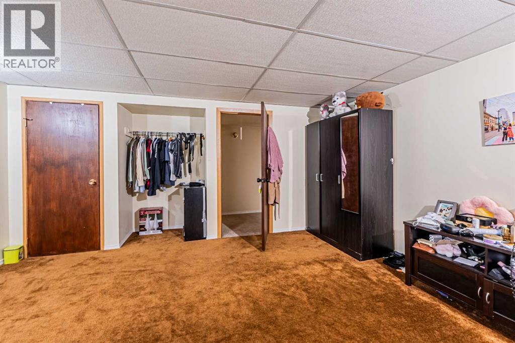 Single Family House Bungalow for Sale in  Dovercliffe Way SE Dover Calgary 