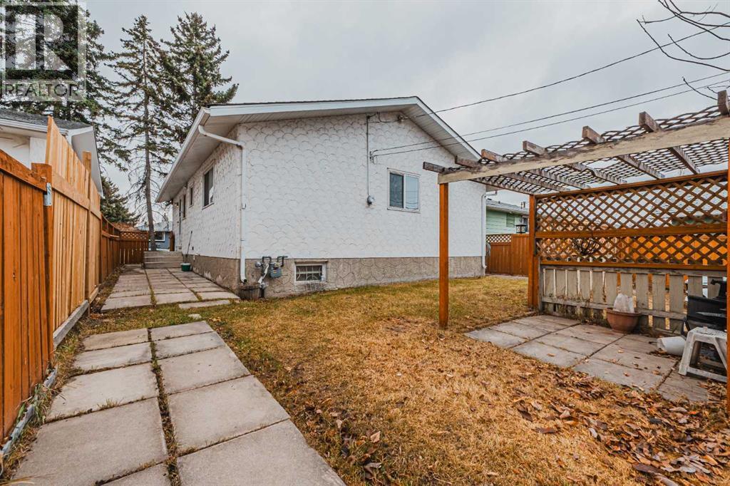 Single Family House Bungalow for Sale in  Dovercliffe Way SE Dover Calgary 