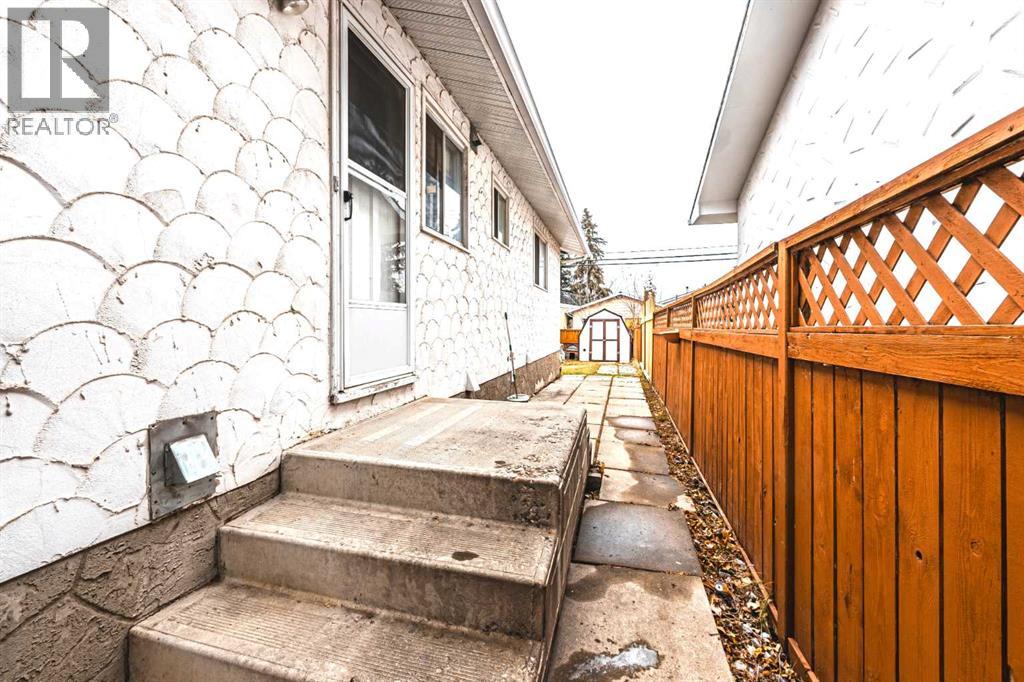 Single Family House Bungalow for Sale in  Dovercliffe Way SE Dover Calgary 