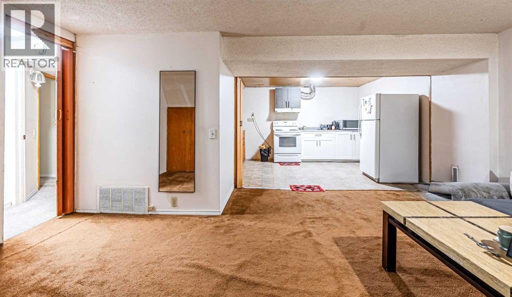 Single Family House Bungalow for Sale in  Dovercliffe Way SE Dover Calgary 