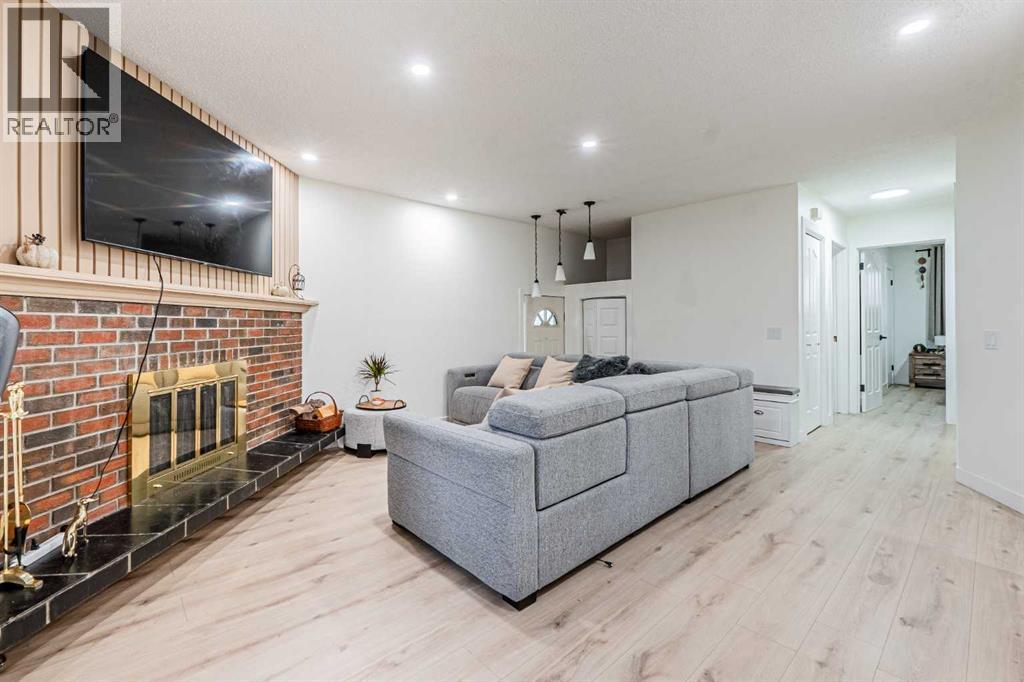 Single Family House Bungalow for Sale in  Dovercliffe Way SE Dover Calgary 