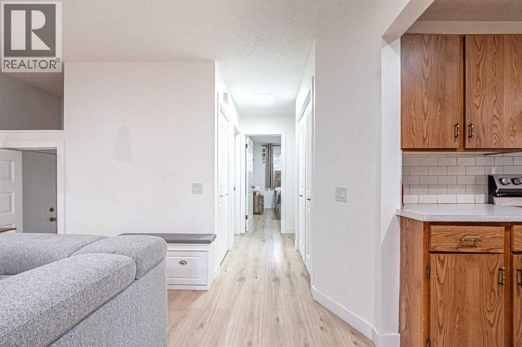 Single Family House Bungalow for Sale in  Dovercliffe Way SE Dover Calgary 