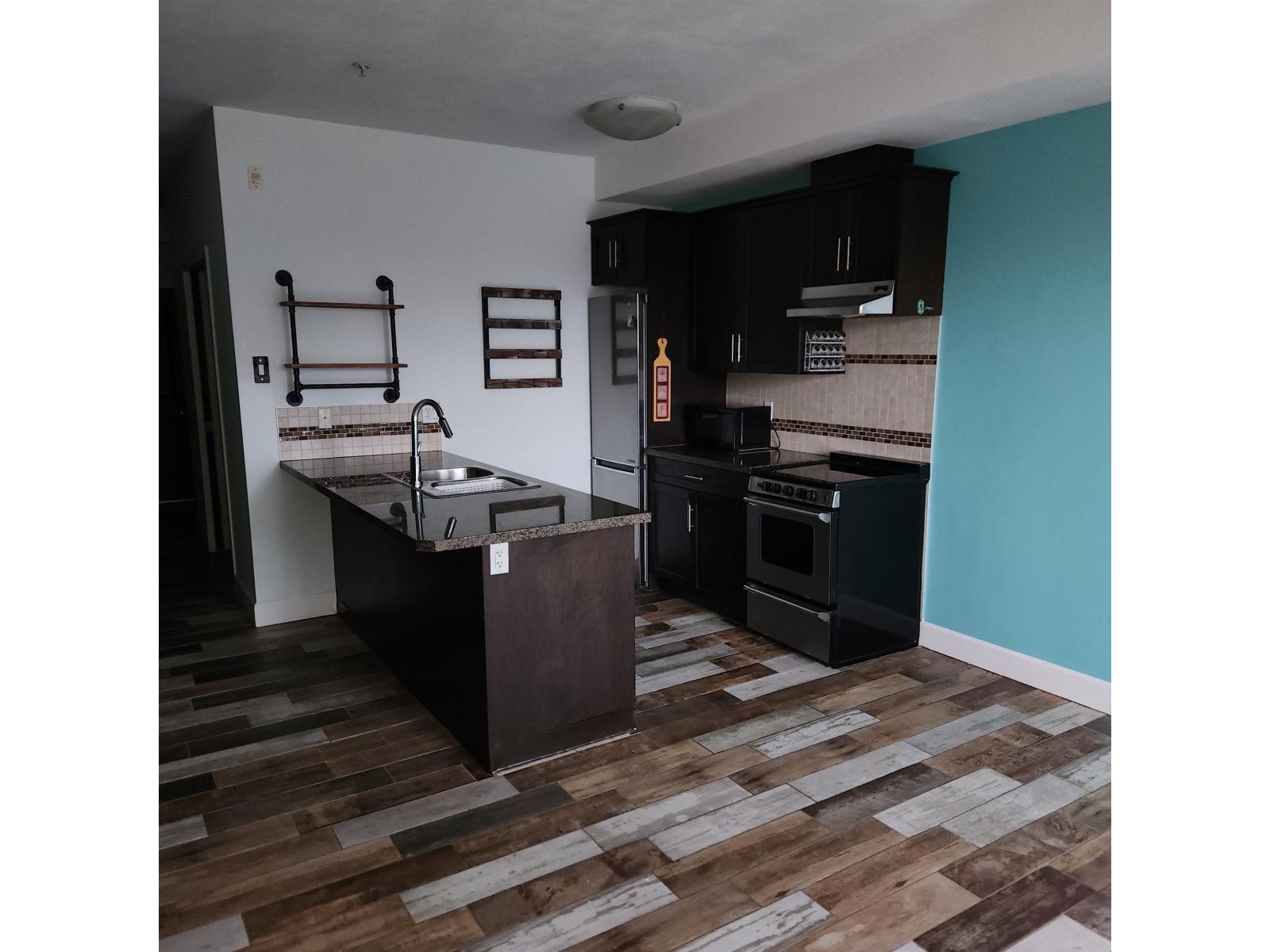 214 46262 FIRST AVENUE, Chilliwack Proper East, Chilliwack