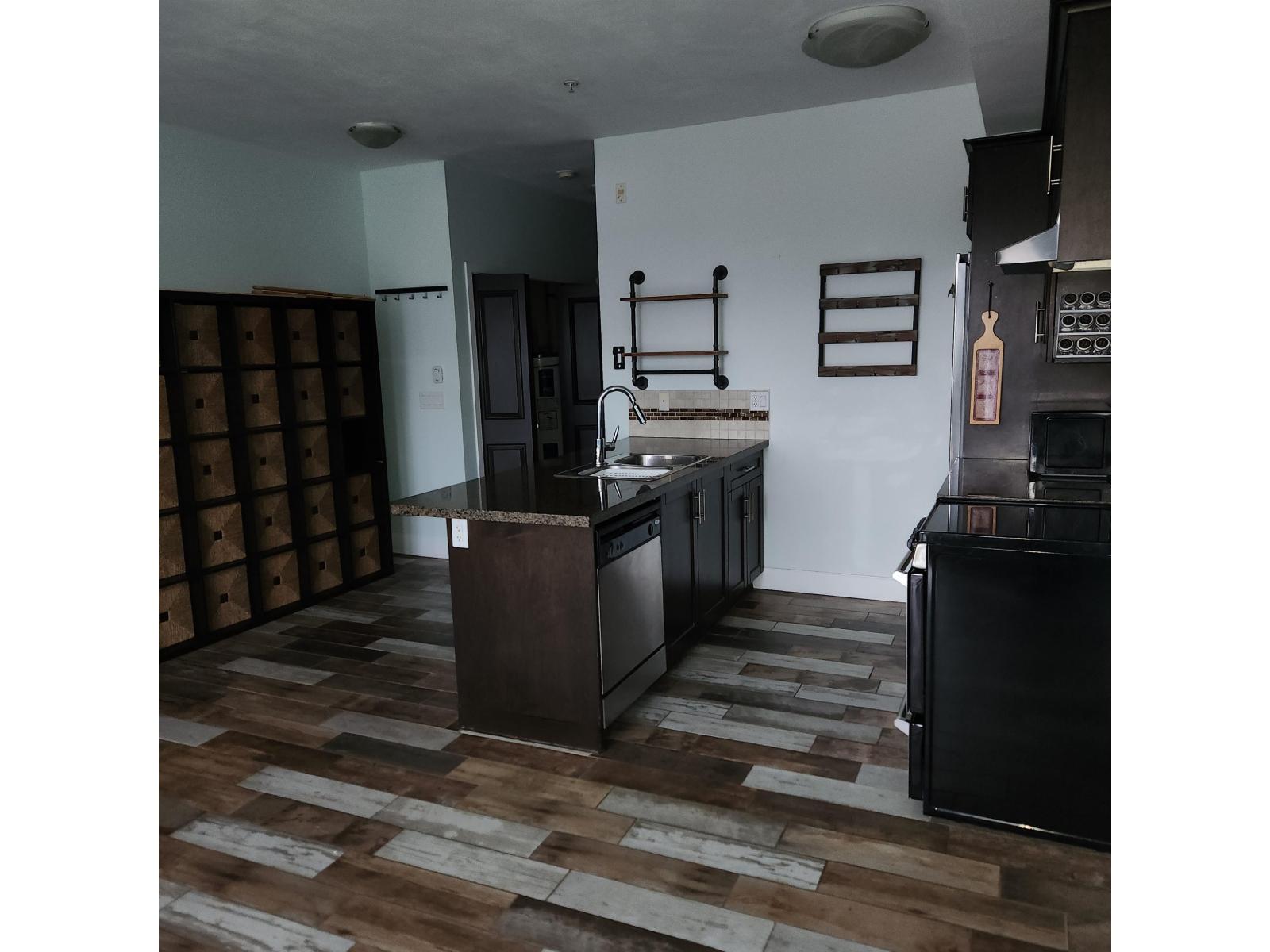 214 46262 FIRST AVENUE, Chilliwack Proper East, Chilliwack