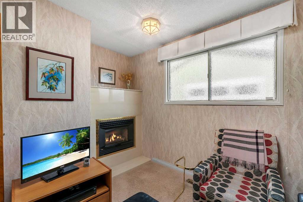 Single Family House Bungalow for Sale in  Dalcastle Hill NW Dalhousie Calgary 