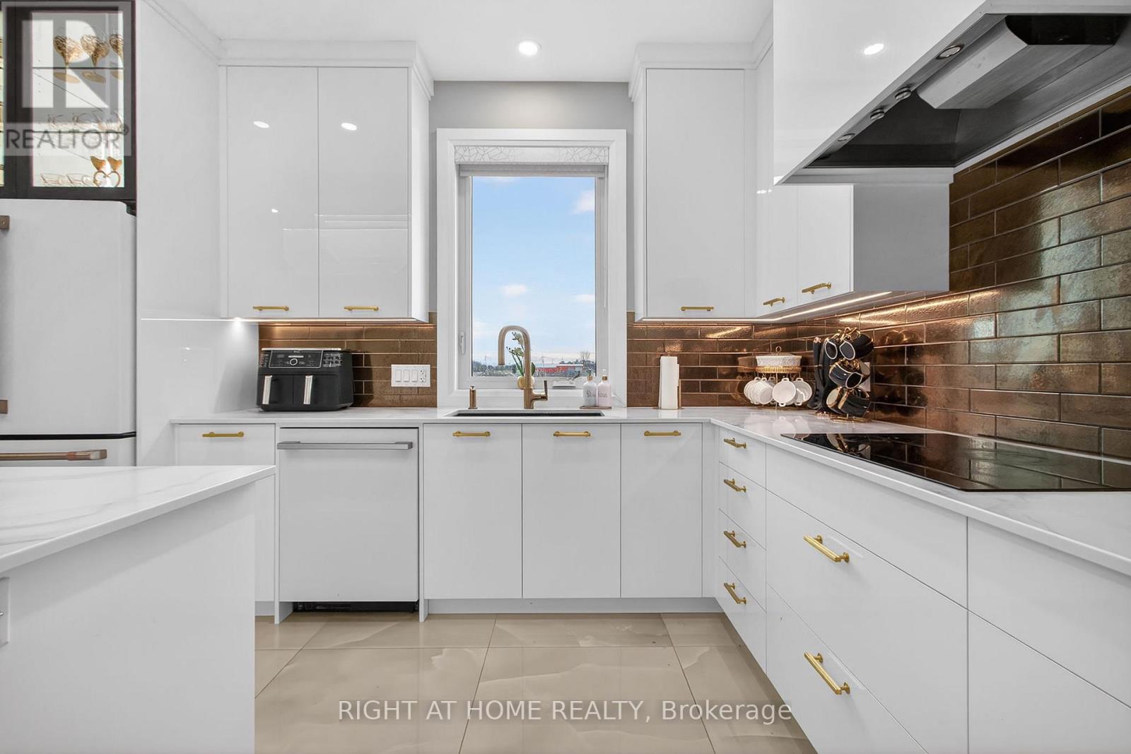 Single Family House for Sale in  MCLEOD STREET North Middlesex (Parkhill) 