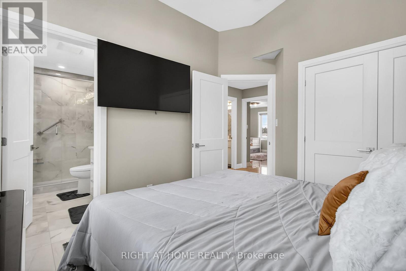 Single Family House for Sale in  MCLEOD STREET North Middlesex (Parkhill) 