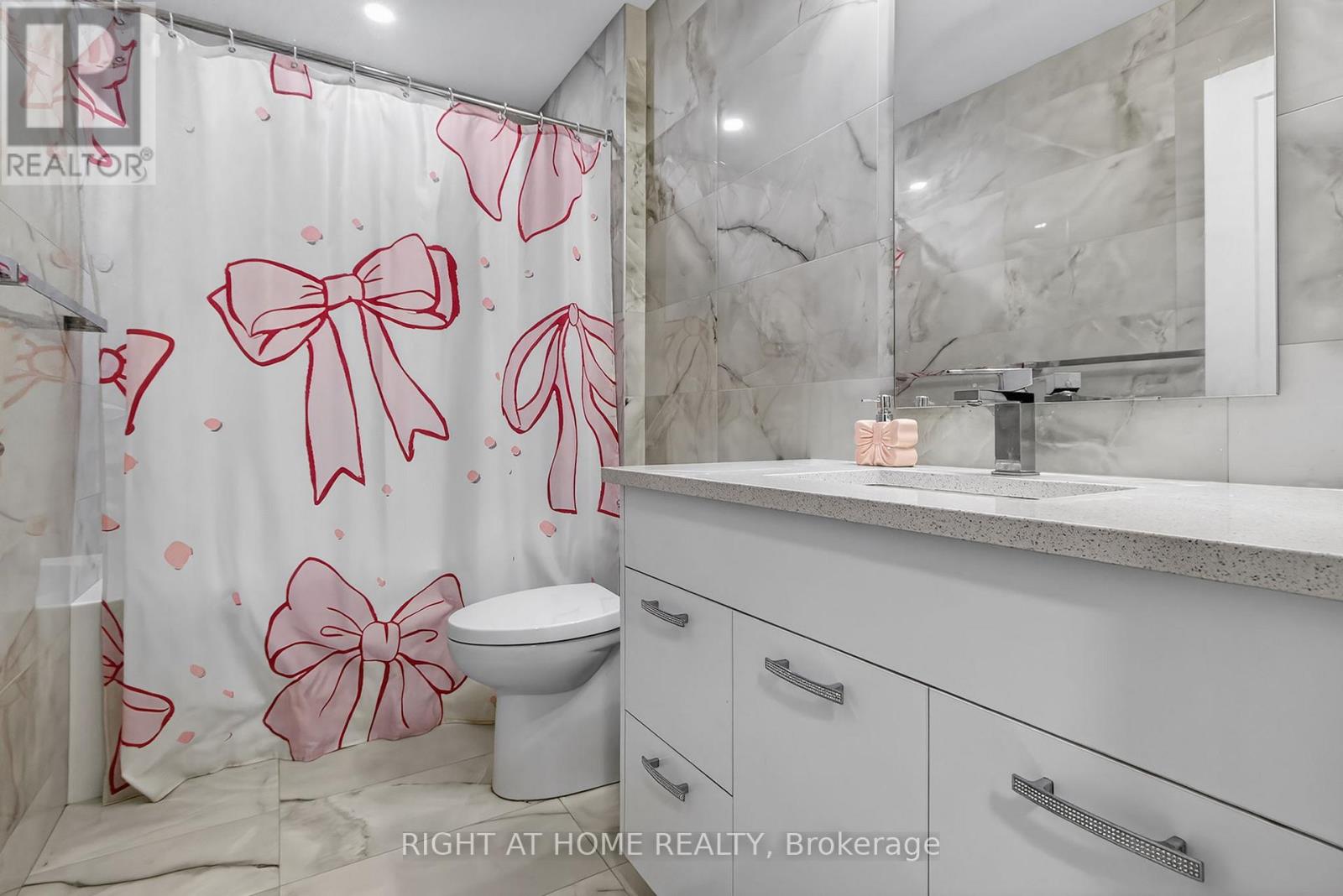 Single Family House for Sale in  MCLEOD STREET North Middlesex (Parkhill) 