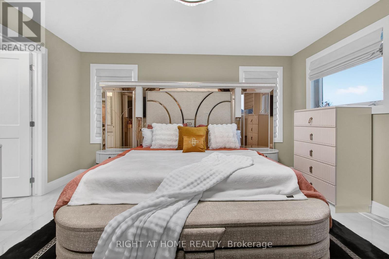 Single Family House for Sale in  MCLEOD STREET North Middlesex (Parkhill) 