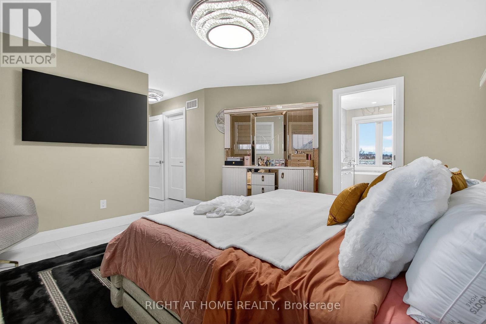 Single Family House for Sale in  MCLEOD STREET North Middlesex (Parkhill) 