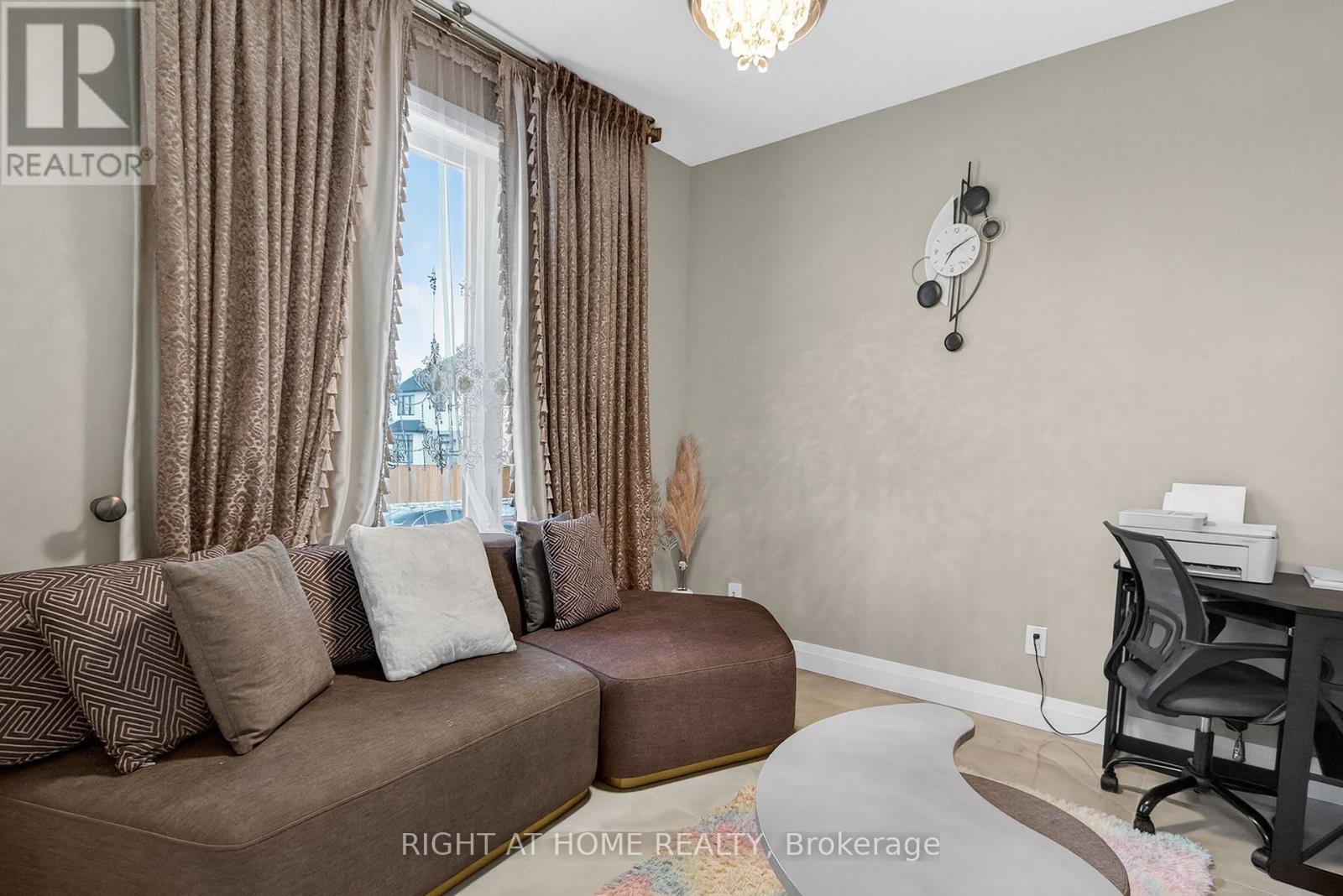 Single Family House for Sale in  MCLEOD STREET North Middlesex (Parkhill) 