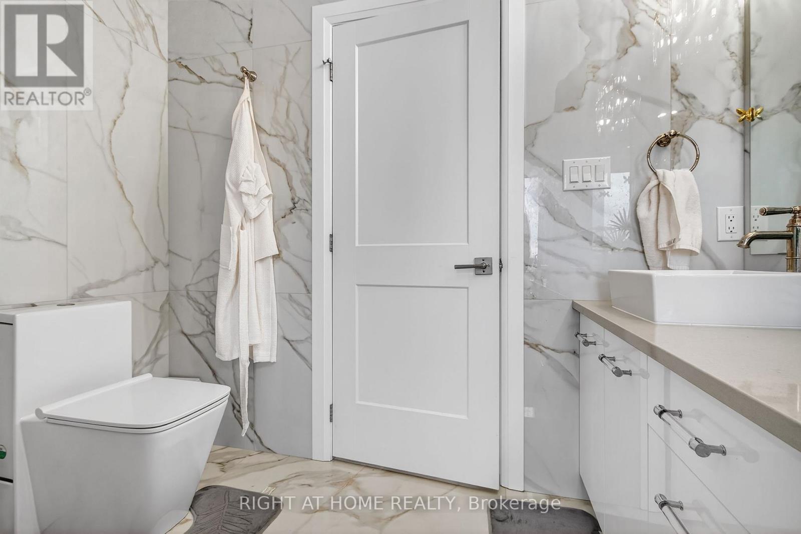 Single Family House for Sale in  MCLEOD STREET North Middlesex (Parkhill) 