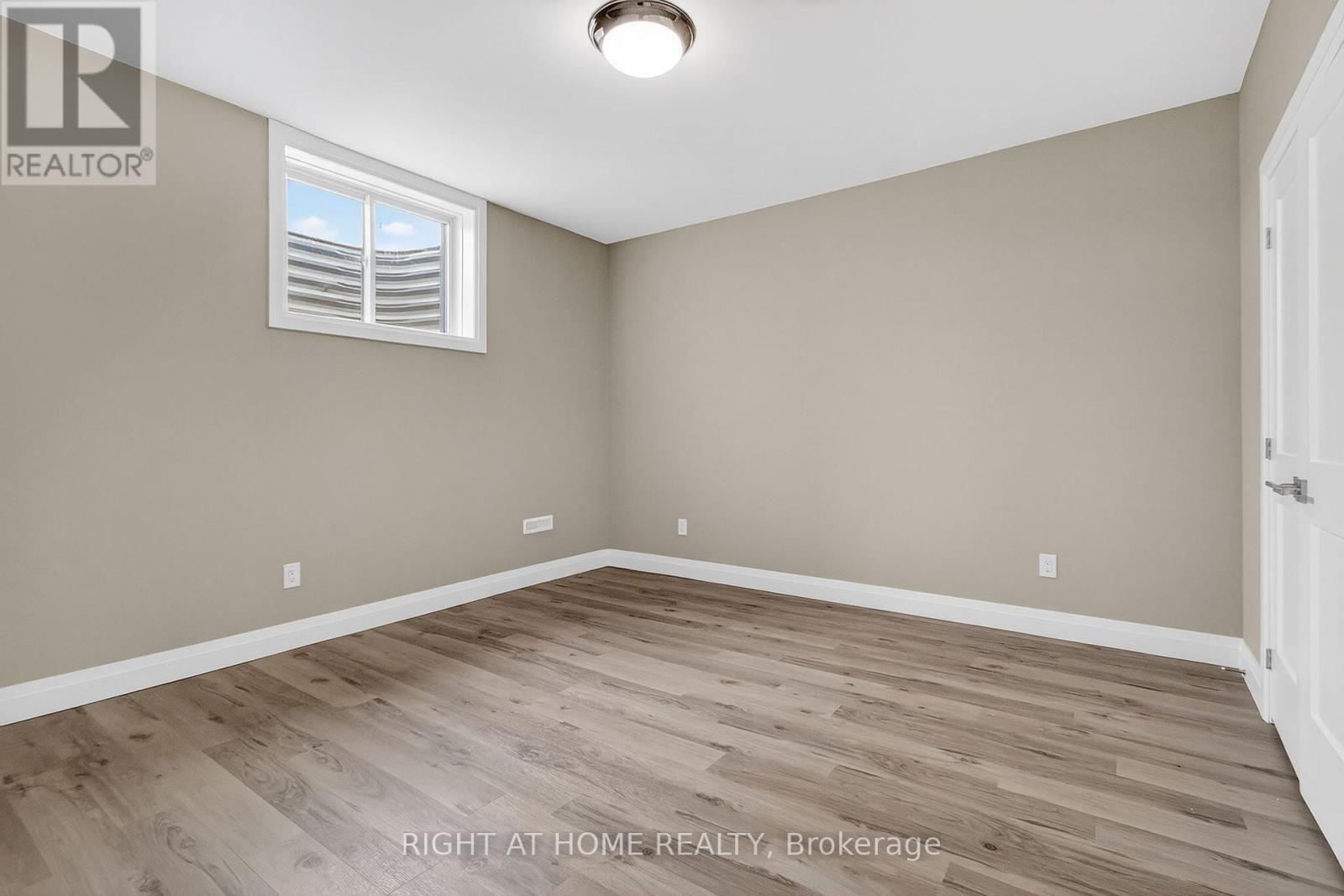 Single Family House for Sale in  MCLEOD STREET North Middlesex (Parkhill) 