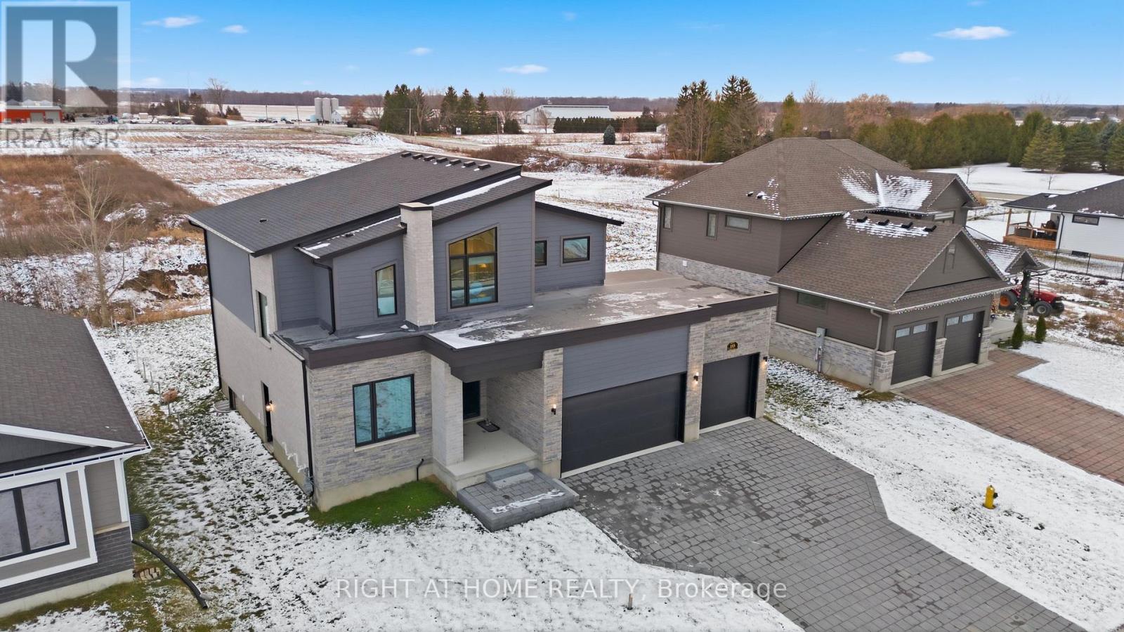 Single Family House for Sale in  MCLEOD STREET North Middlesex (Parkhill) 