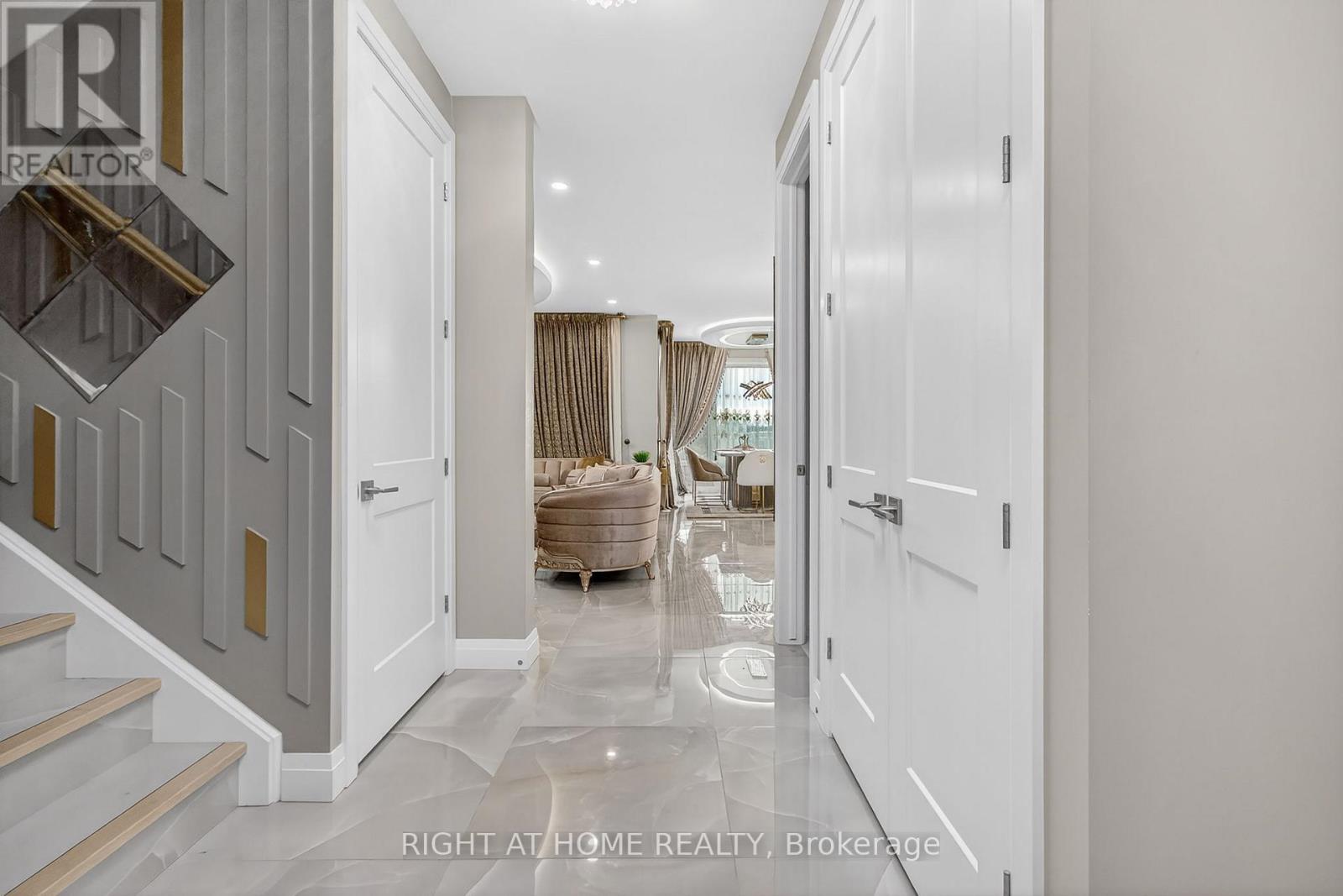 Single Family House for Sale in  MCLEOD STREET North Middlesex (Parkhill) 