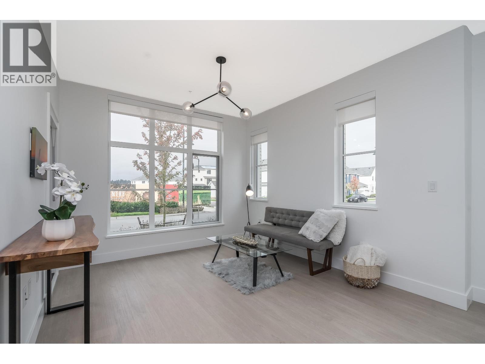 #102-320 RIDGE Street, Delta