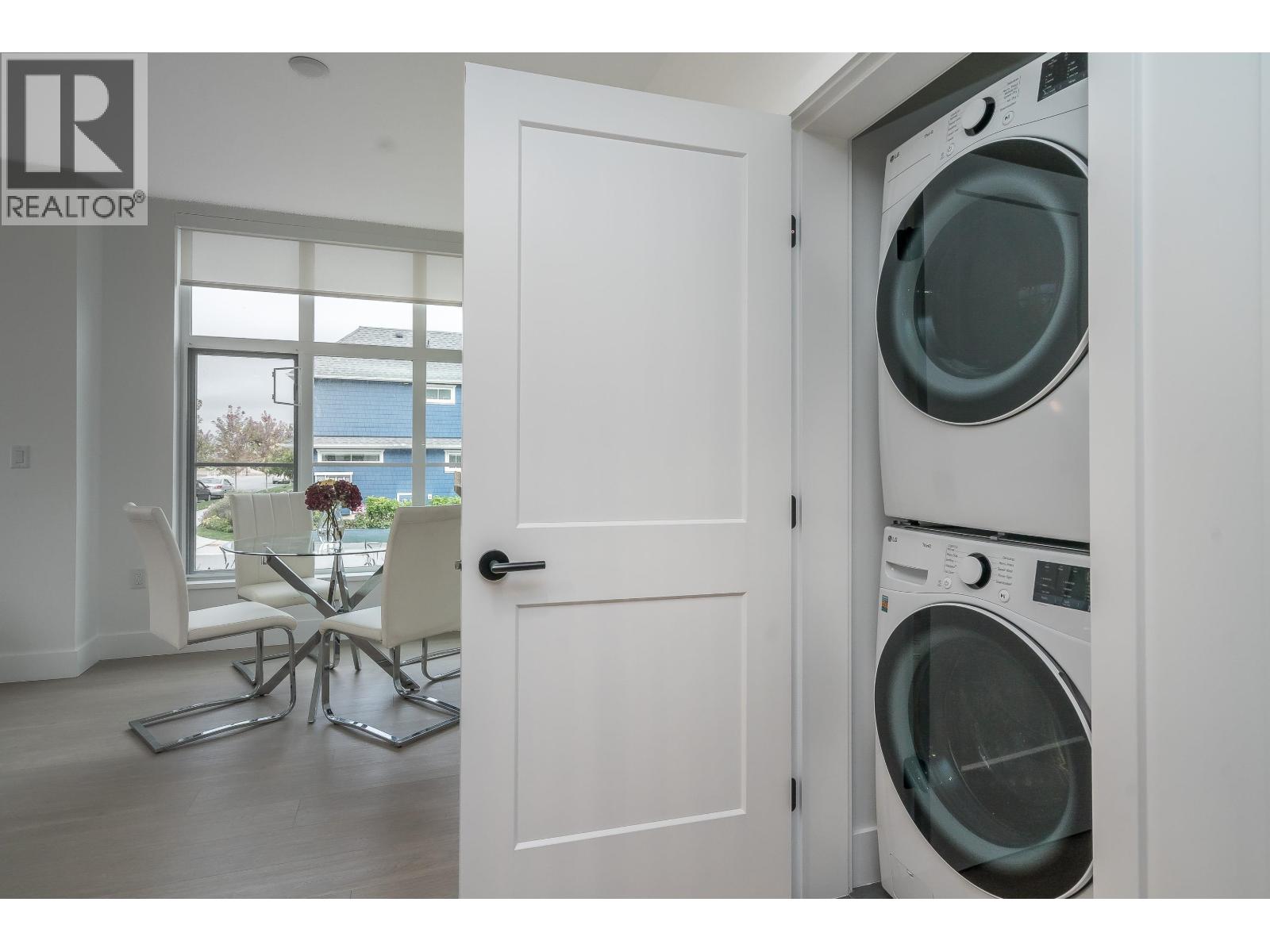 #102-320 RIDGE Street, Delta