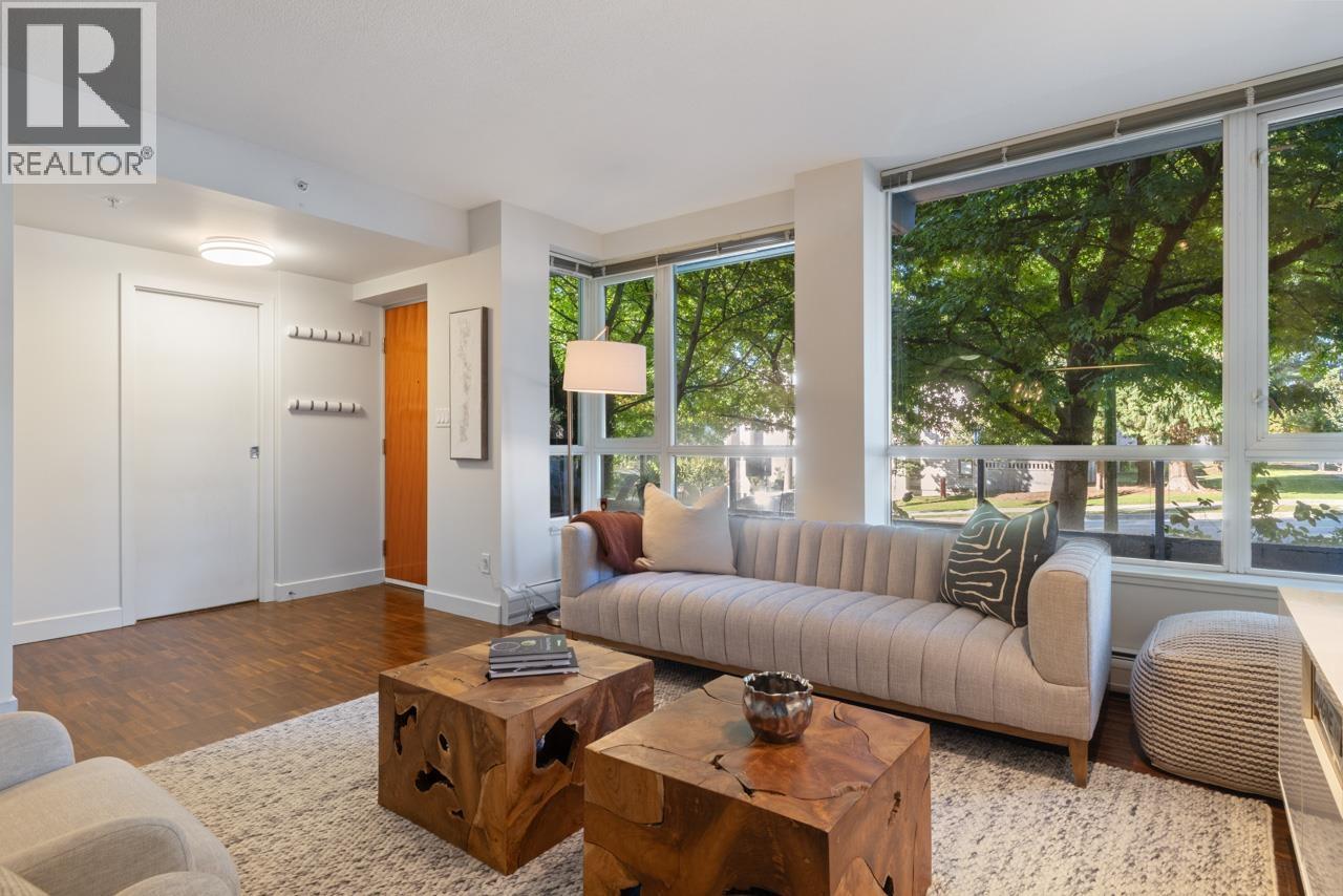 188 CHESTERFIELD AVENUE, North Vancouver