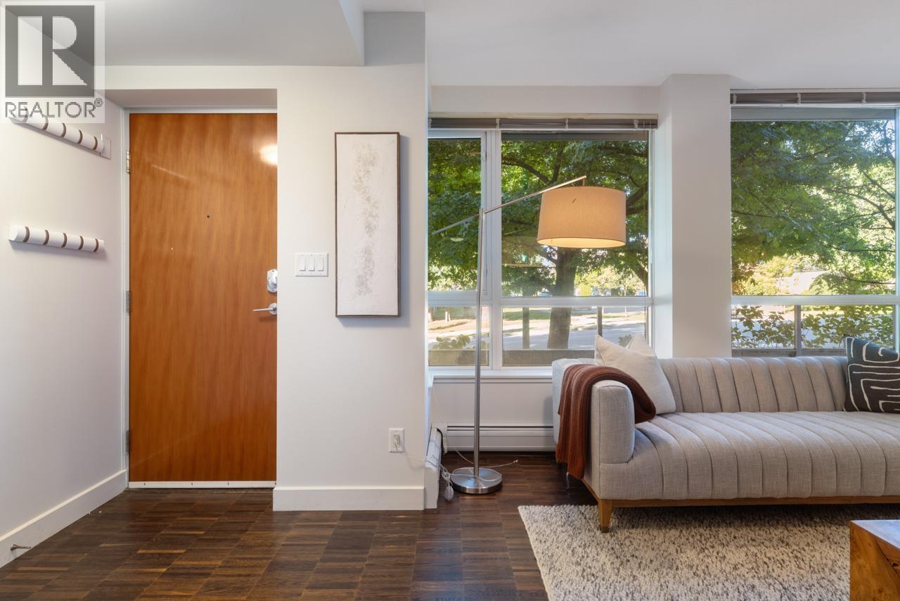 188 CHESTERFIELD AVENUE, North Vancouver