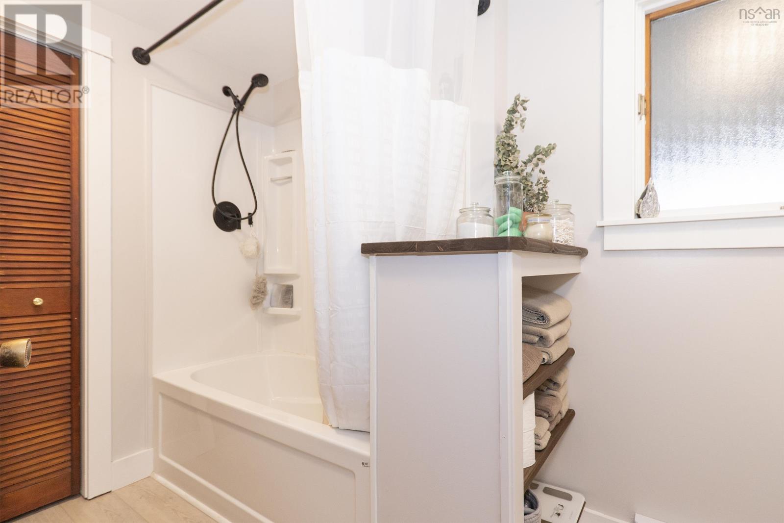 Property 32 of 50 of 34 Thompson Road