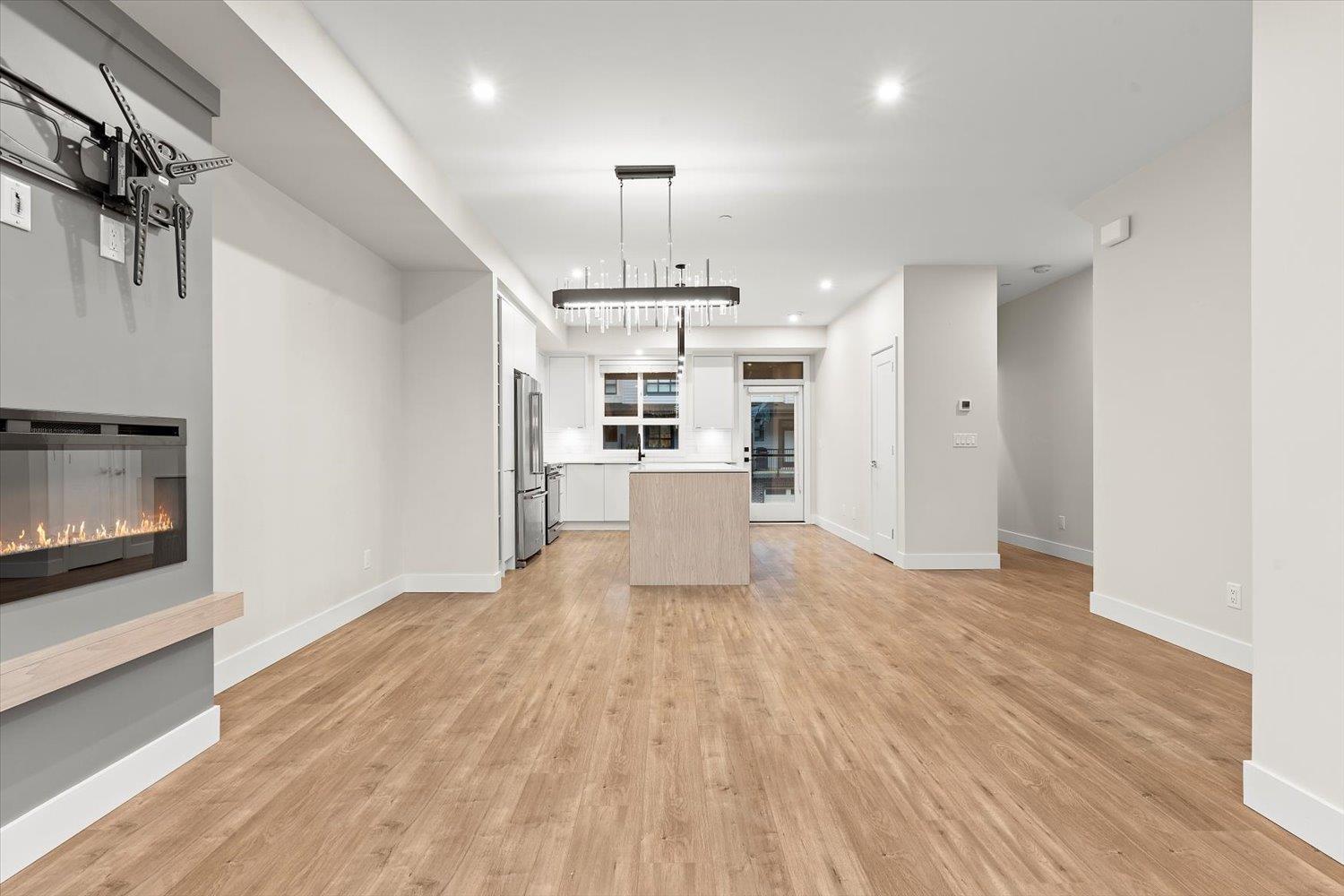 14 45500 CAMPUS DRIVE, Garrison Crossing, Chilliwack