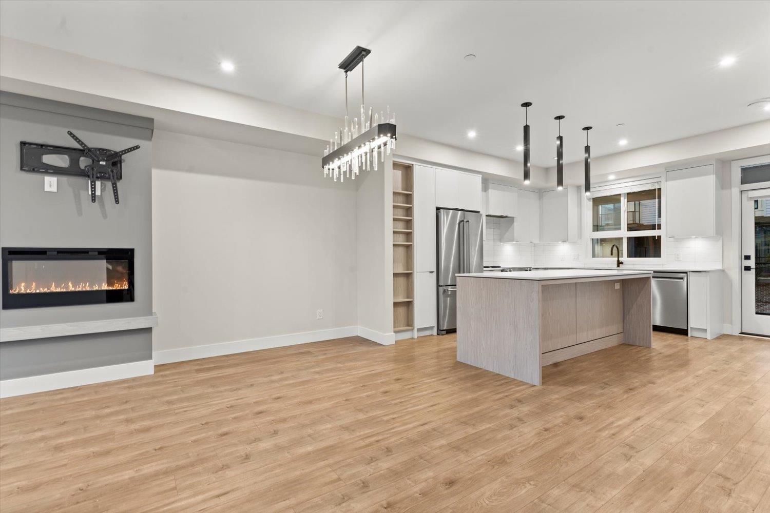 14 45500 CAMPUS DRIVE, Garrison Crossing, Chilliwack