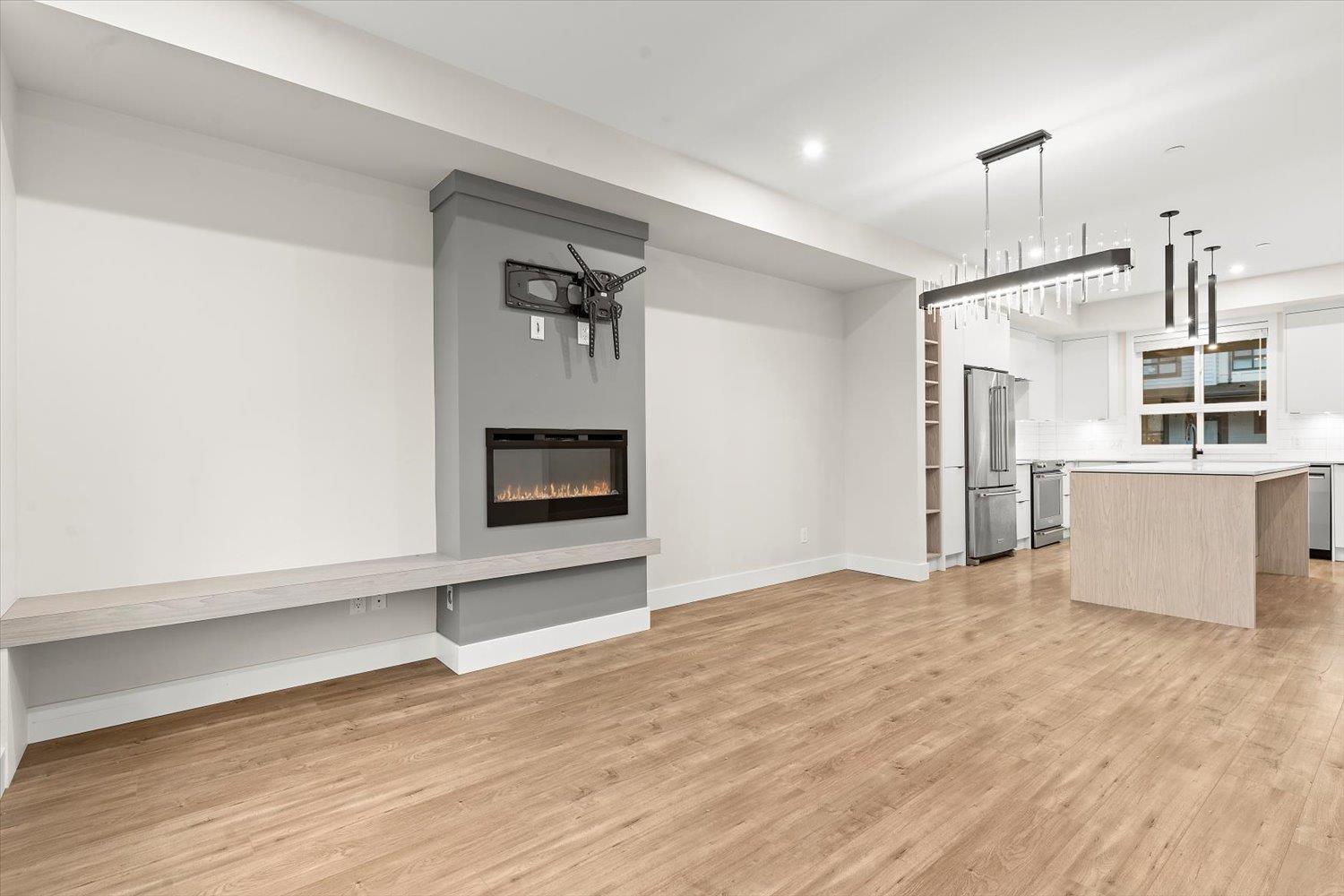 14 45500 CAMPUS DRIVE, Garrison Crossing, Chilliwack