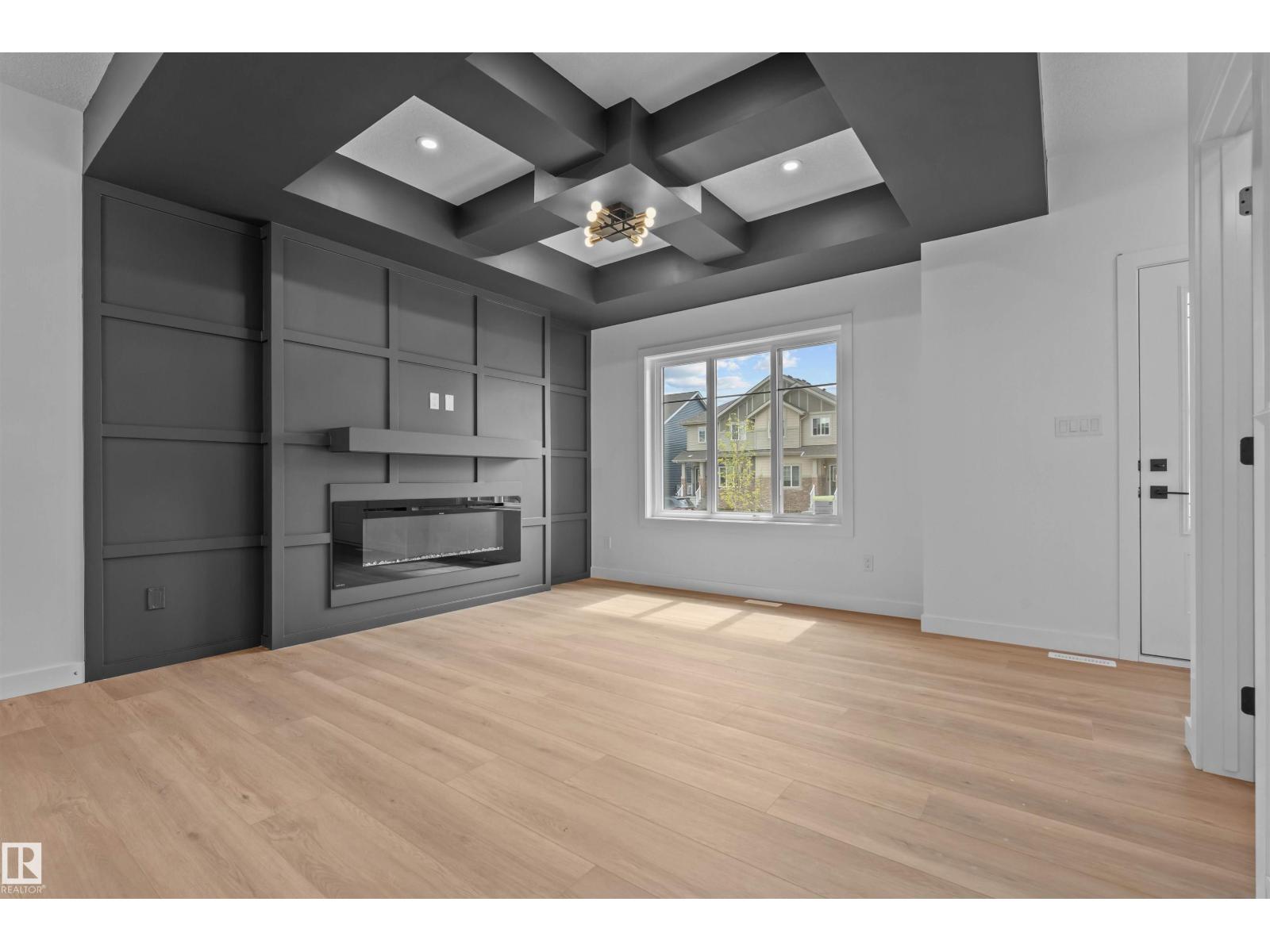 9905-9909 107 AV - Photo 3 of 16, Morinville, Alberta