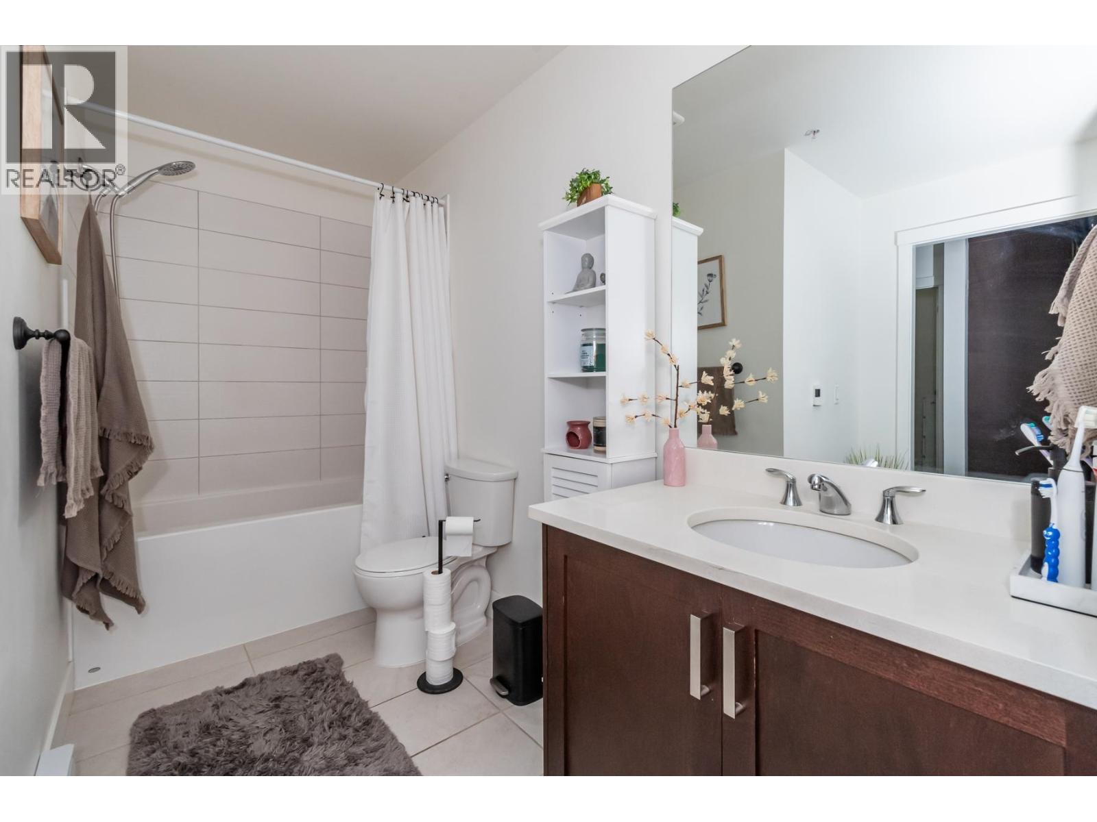 205 2436 KELLY AVENUE, Port Coquitlam