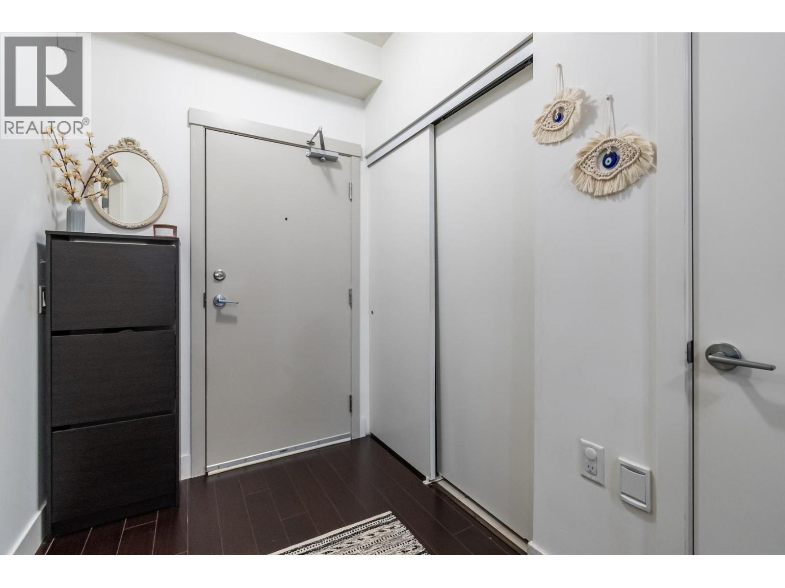 205 2436 KELLY AVENUE, Port Coquitlam