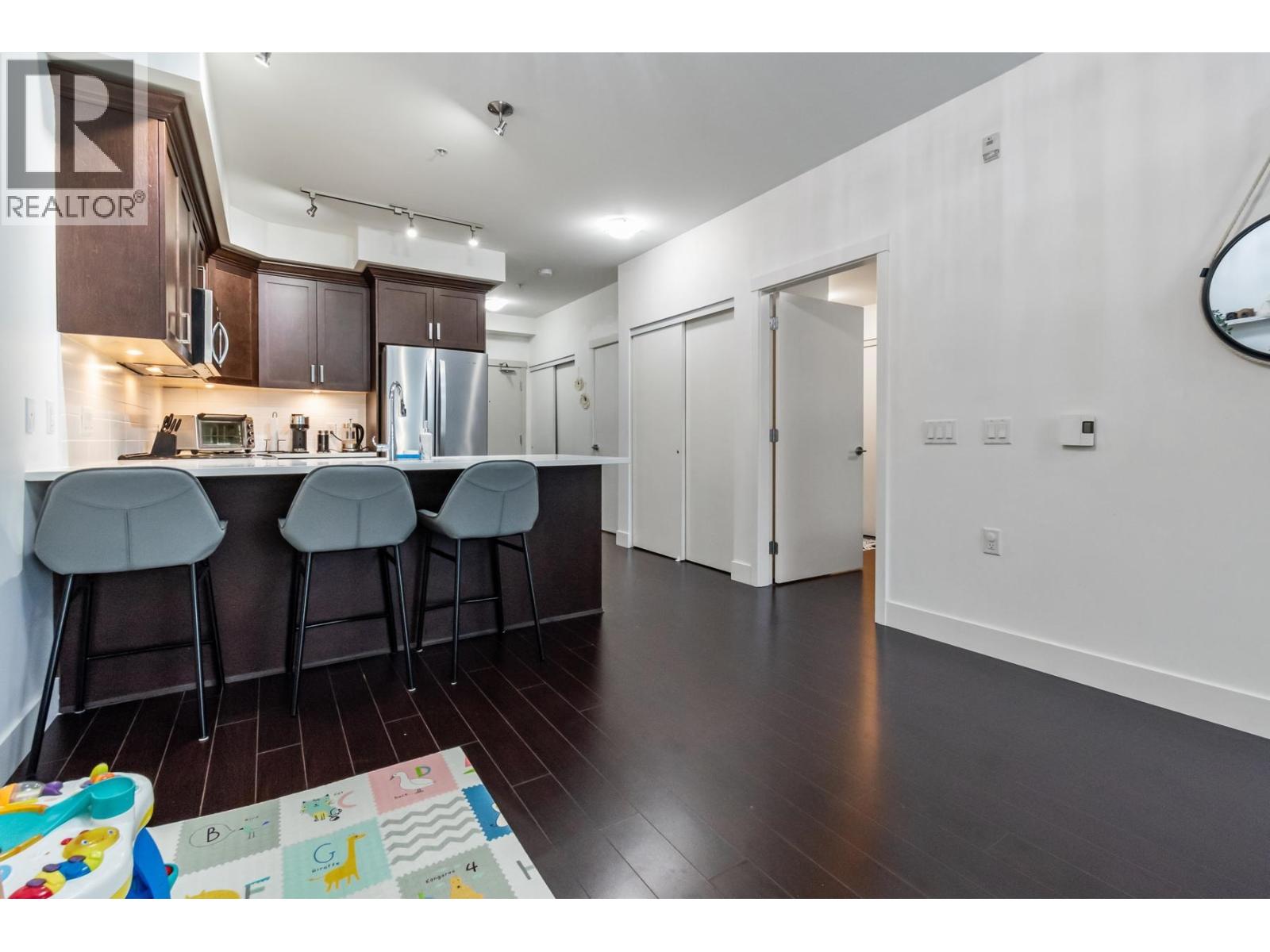 205 2436 KELLY AVENUE, Port Coquitlam