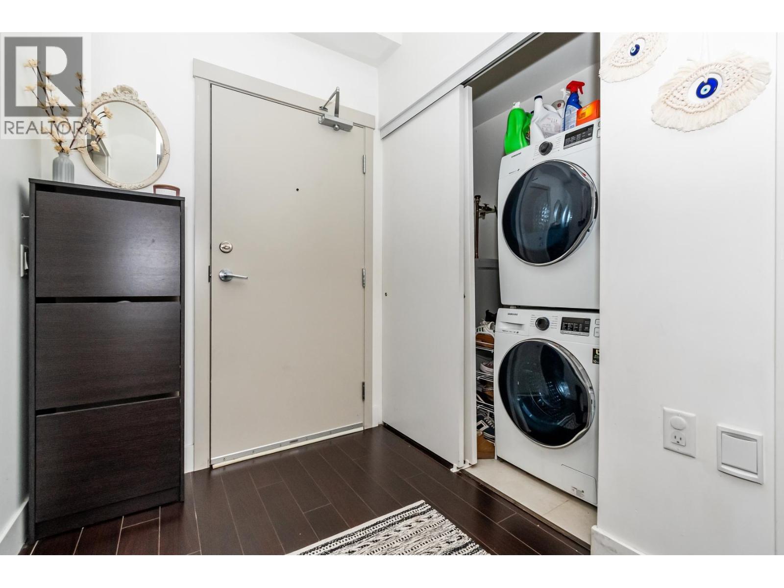 205 2436 KELLY AVENUE, Port Coquitlam