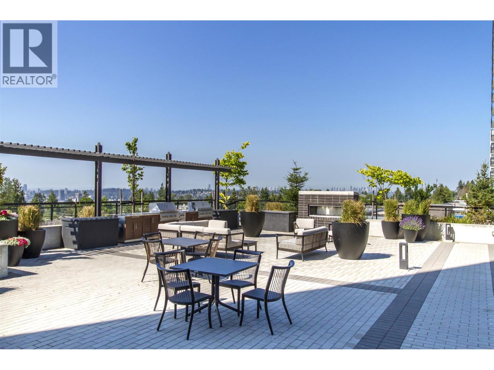 2304 1045 AUSTIN AVENUE