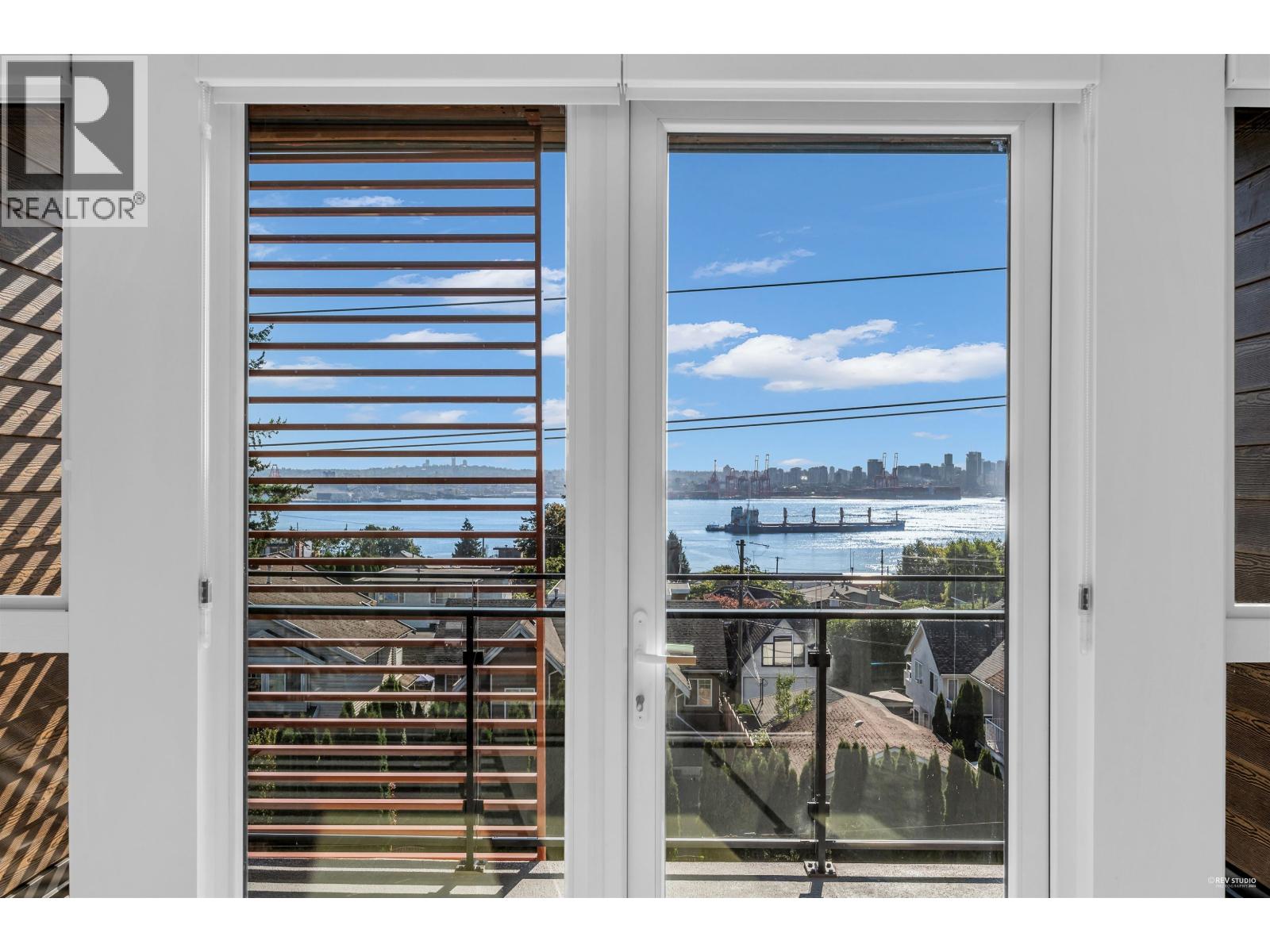 407 422 E 3RD STREET, North Vancouver