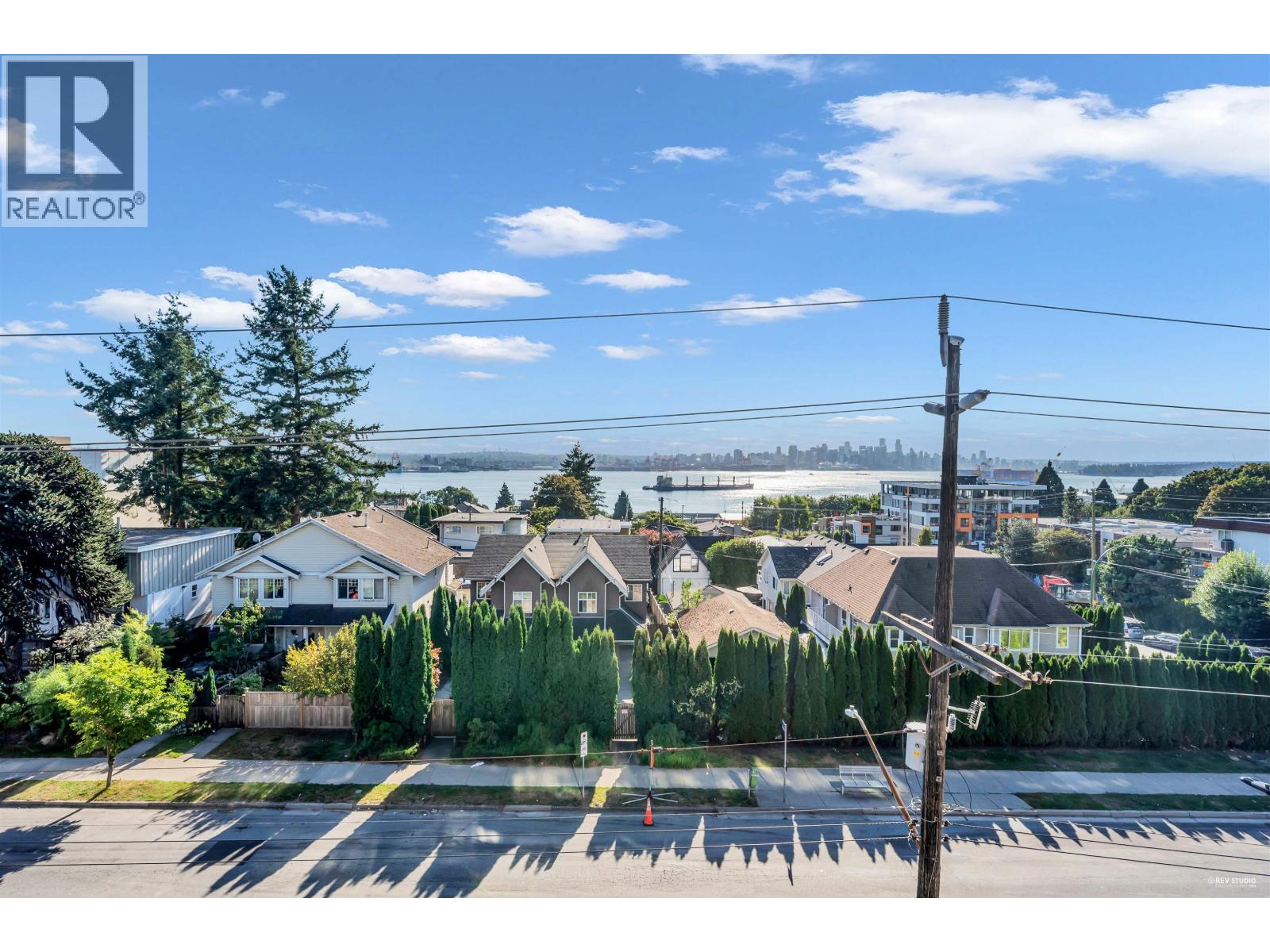 407 422 E 3RD STREET, North Vancouver