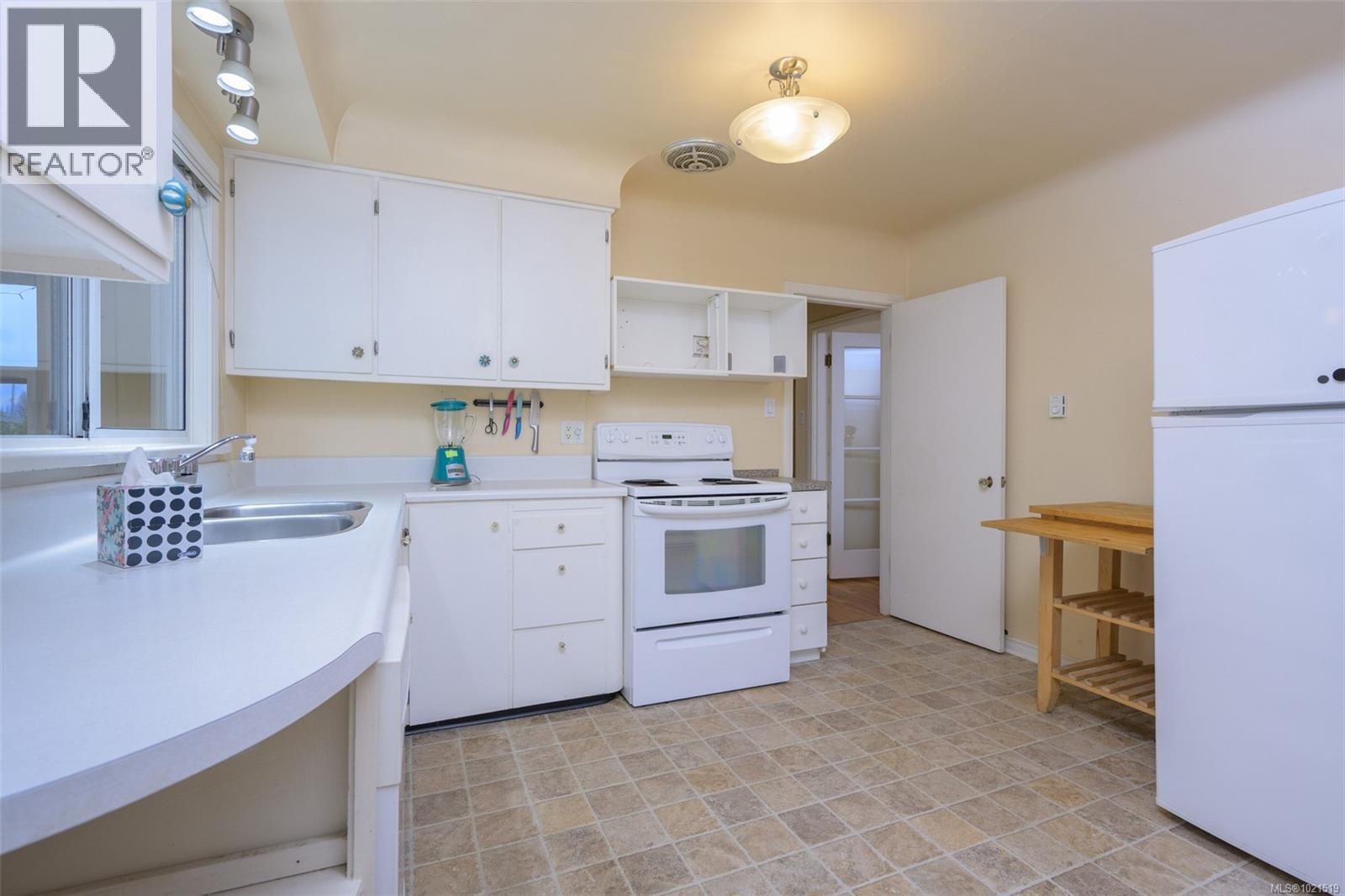 Single Family House for Sale in  Cedar Hill Rd Victoria 