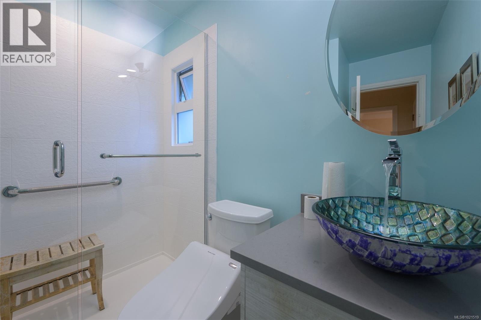 Single Family House for Sale in  Cedar Hill Rd Victoria 