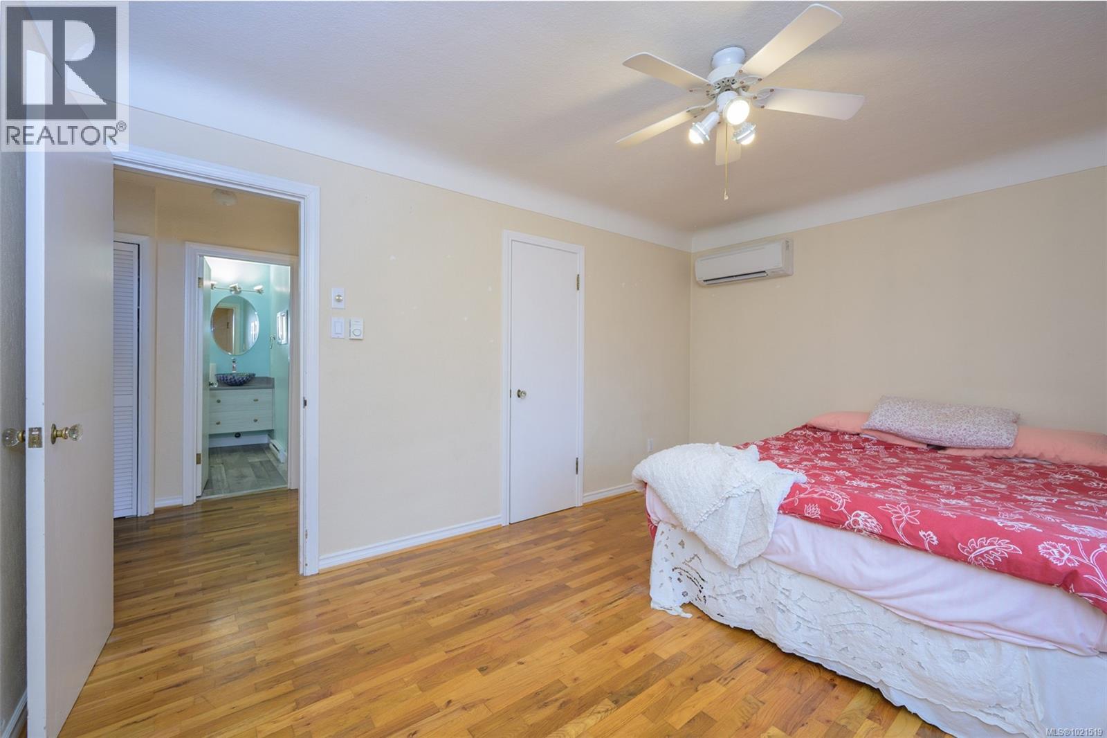 Single Family House for Sale in  Cedar Hill Rd Victoria 