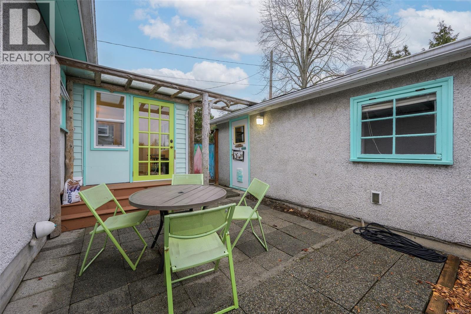 Single Family House for Sale in  Cedar Hill Rd Victoria 