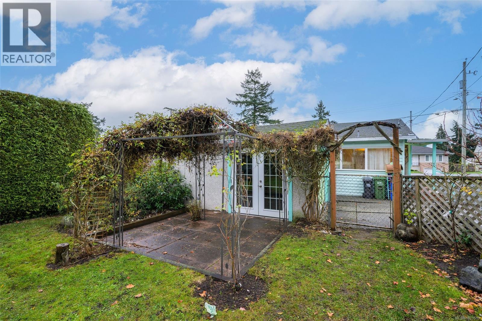 Single Family House for Sale in  Cedar Hill Rd Victoria 