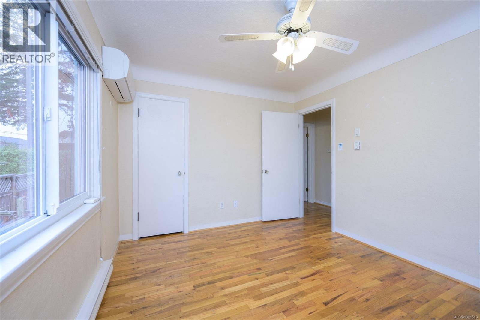 Single Family House for Sale in  Cedar Hill Rd Victoria 