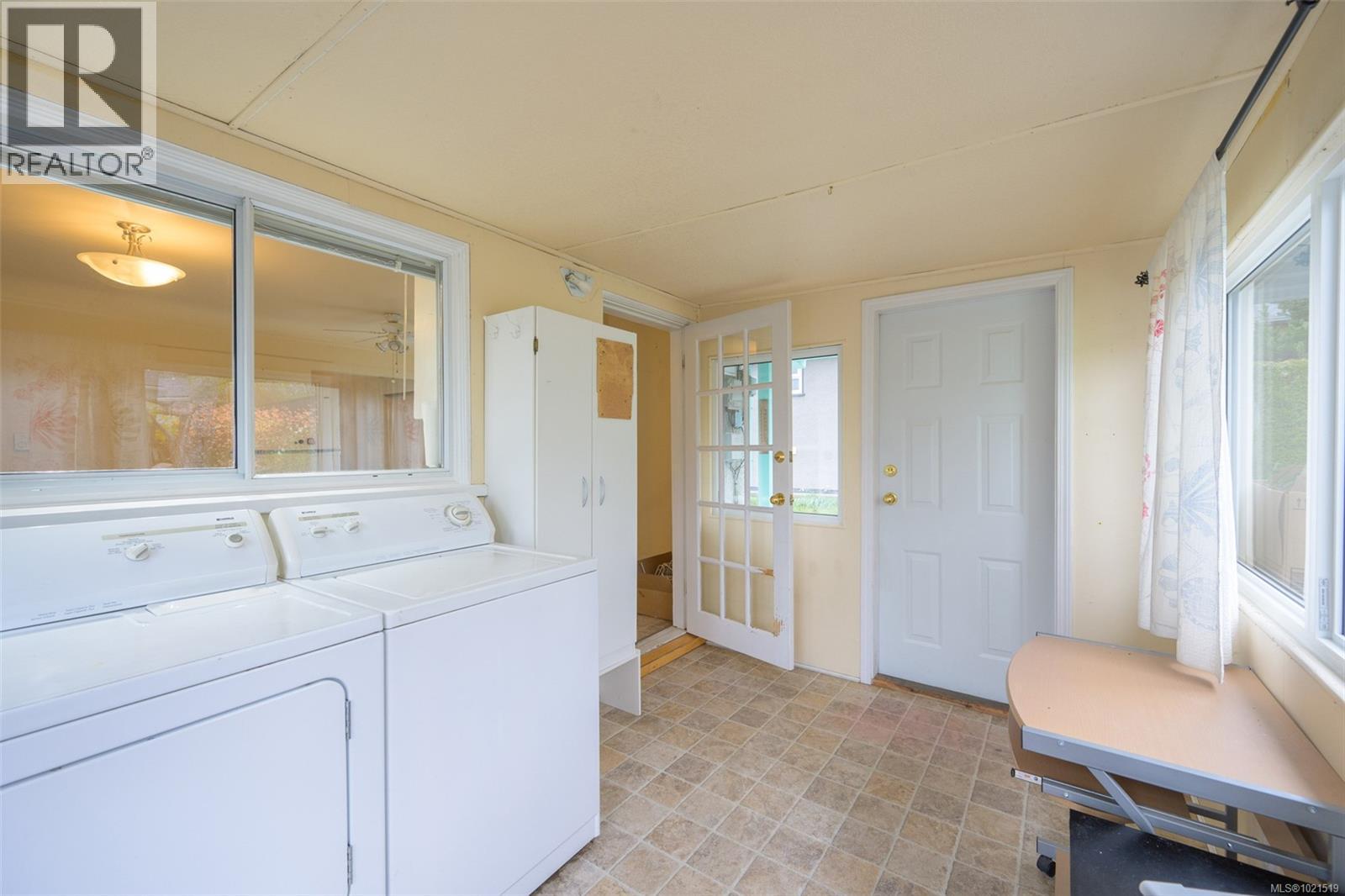 Single Family House for Sale in  Cedar Hill Rd Victoria 