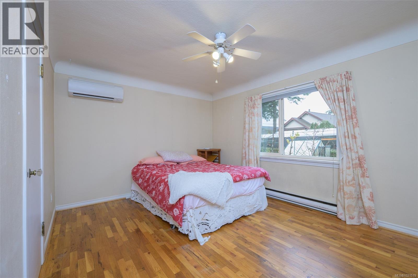 Single Family House for Sale in  Cedar Hill Rd Victoria 