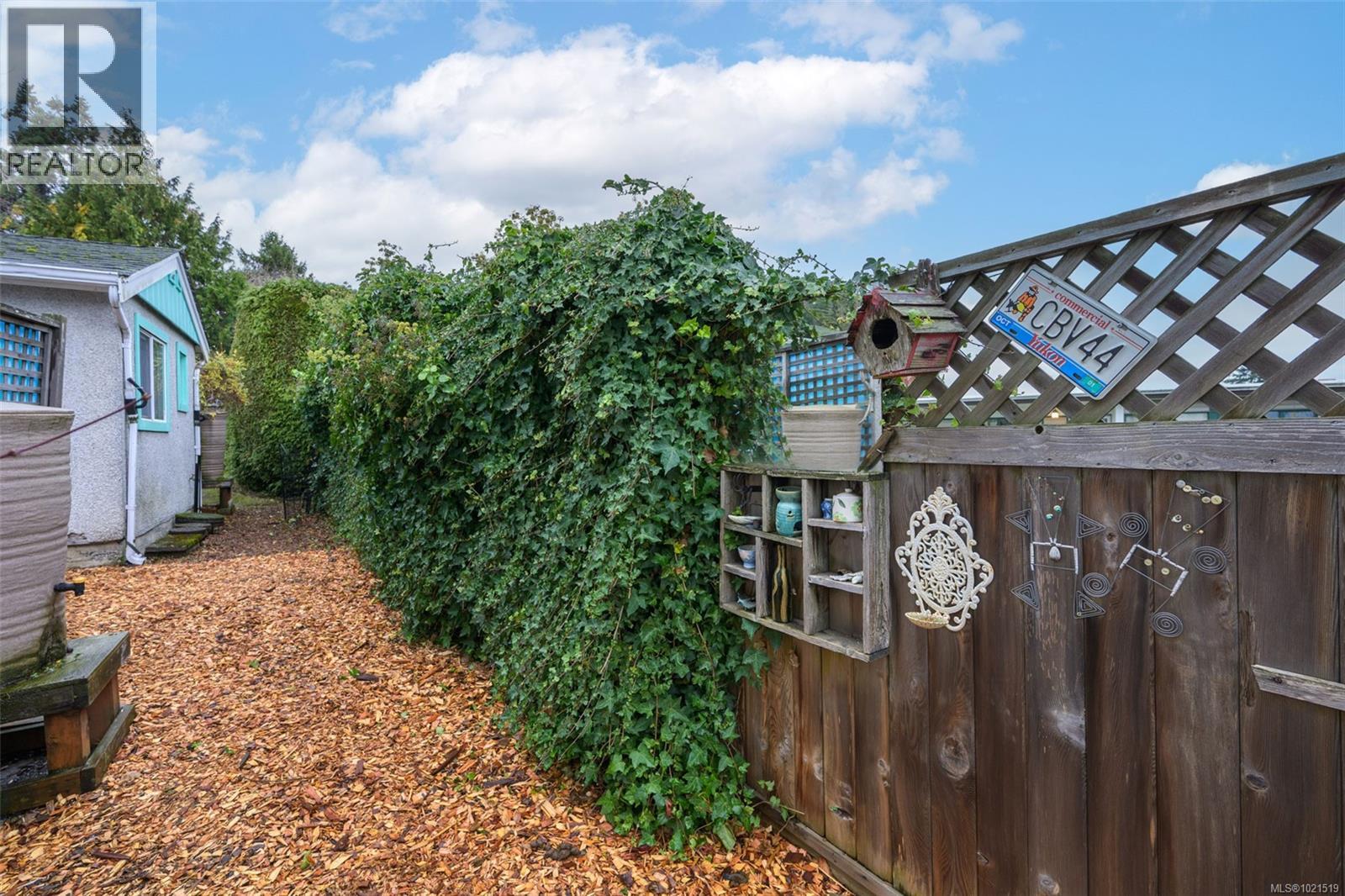 Single Family House for Sale in  Cedar Hill Rd Victoria 