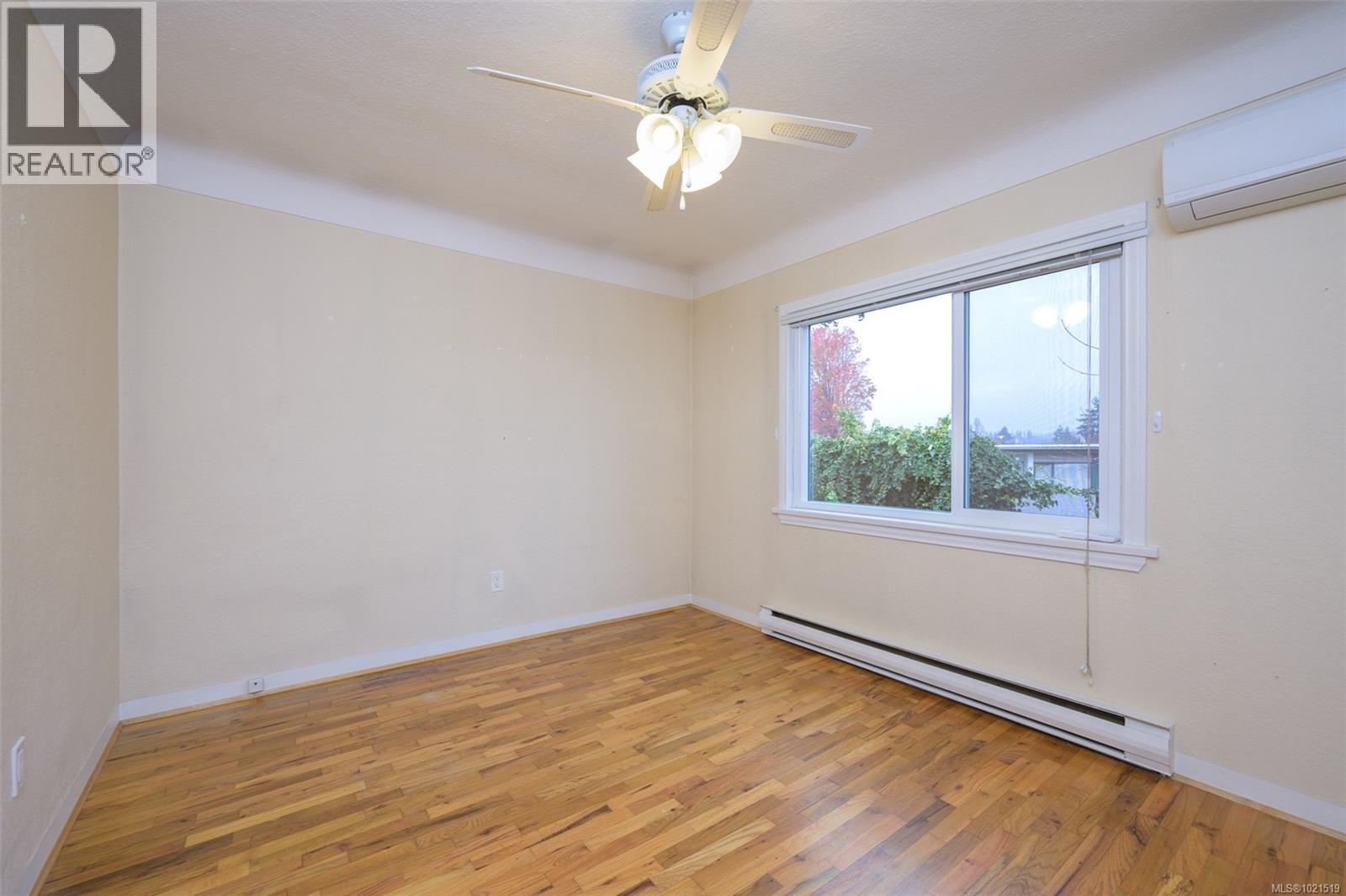 Single Family House for Sale in  Cedar Hill Rd Victoria 