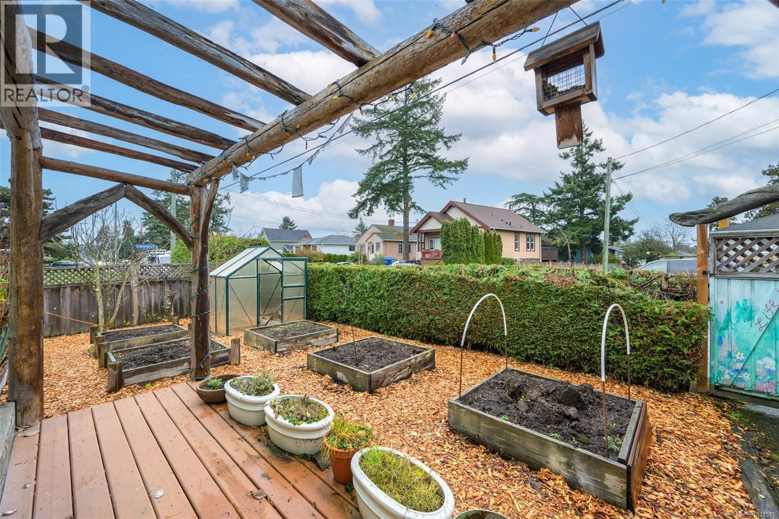 Single Family House for Sale in  Cedar Hill Rd Victoria 