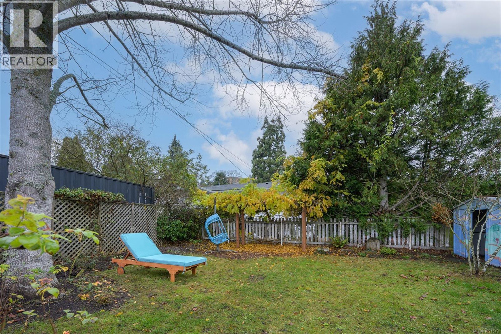 Single Family House for Sale in  Cedar Hill Rd Victoria 