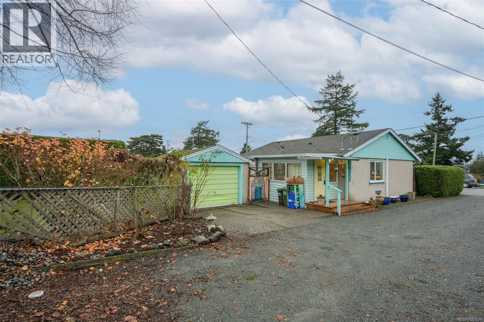 Single Family House for Sale in  Cedar Hill Rd Victoria 