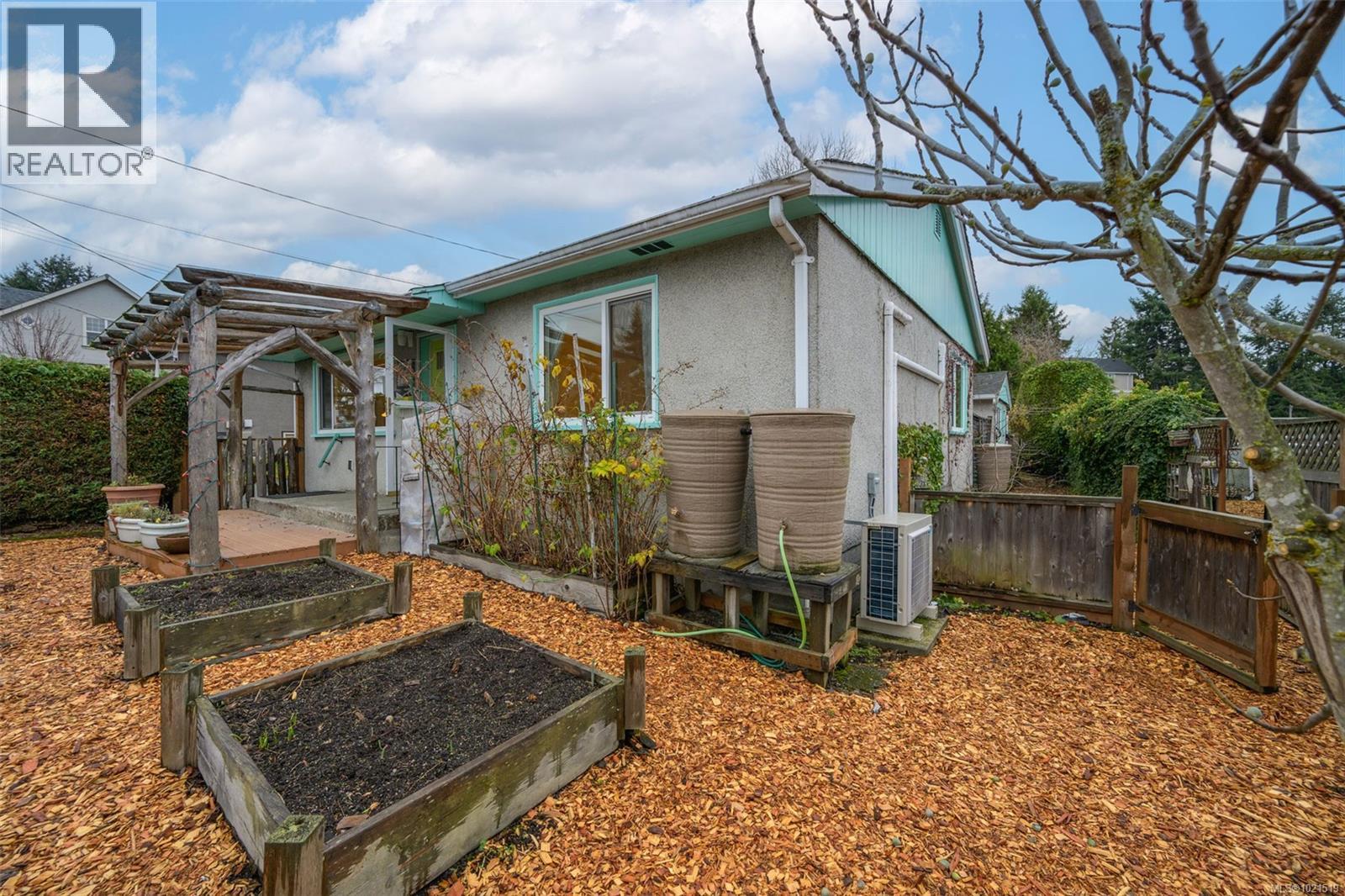 Single Family House for Sale in  Cedar Hill Rd Victoria 