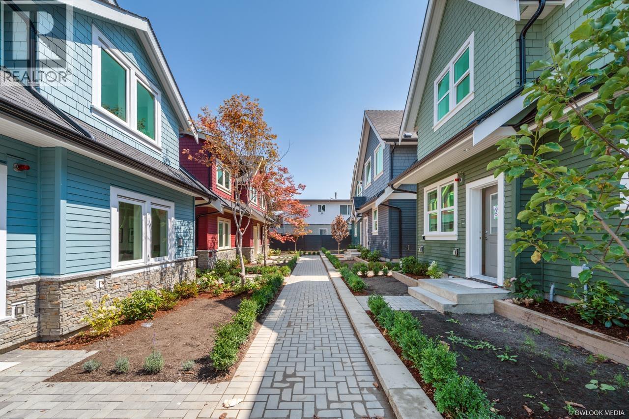 1427 E 27TH AVENUE - Photo 3 of 25, Vancouver, British Columbia